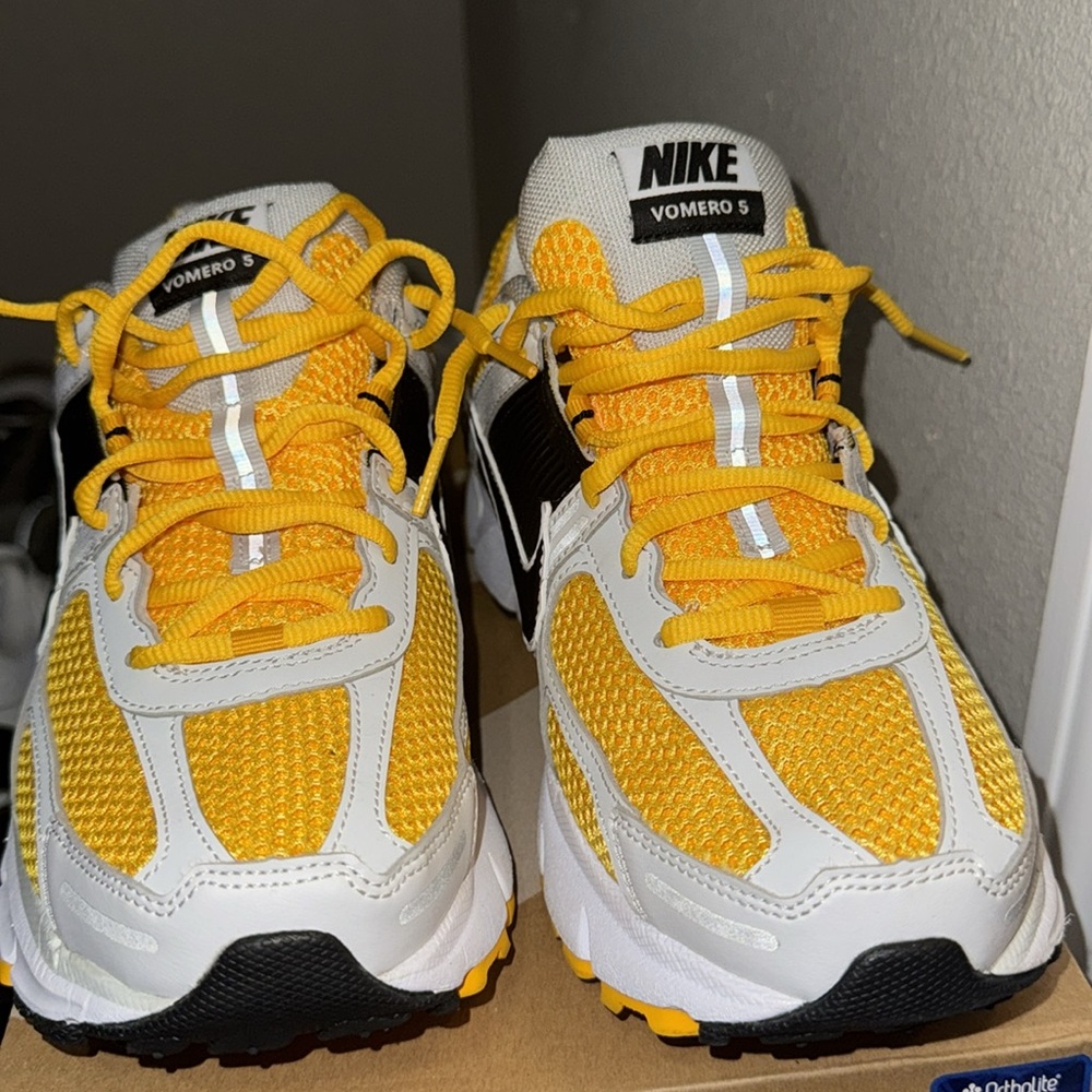 Air Zoom Vomero 5 “University Gold” - Picture 7 of 7